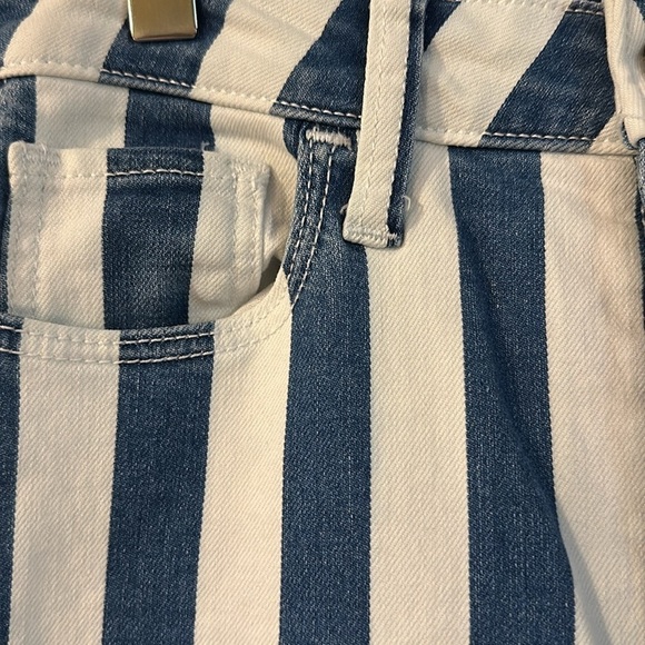 Hollister Classic Stretch Ultra High-Rise Mom Wide Stripe Jeans - Size 26 - Picture 4 of 10